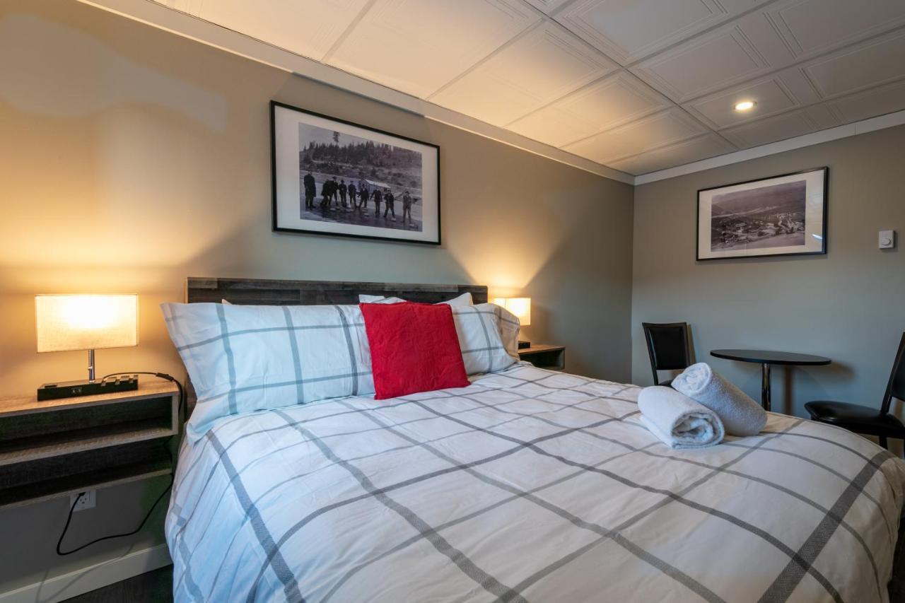 The Cache Hotel And Lodgings Golden Exterior foto